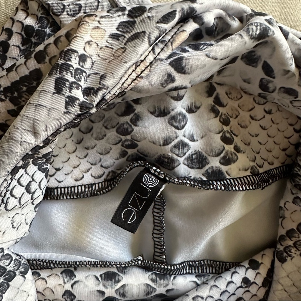 Onzie Snake Print Legging on White Size XS - Picture 7 of 8